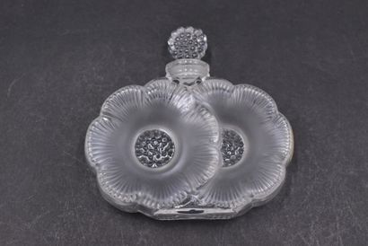 null LALIQUE CRYSTAL. Set of three "Deux Fleurs" flasks, created in 1935, in white...