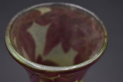 null LEGRAS. Vase conique 51 col ouvert en verre jaune à décor de vignes stylisées...