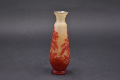 null ETABLISSEMENTS GALLE (1904-1936). Vase ovoïde à col conique sur talon annulaire....