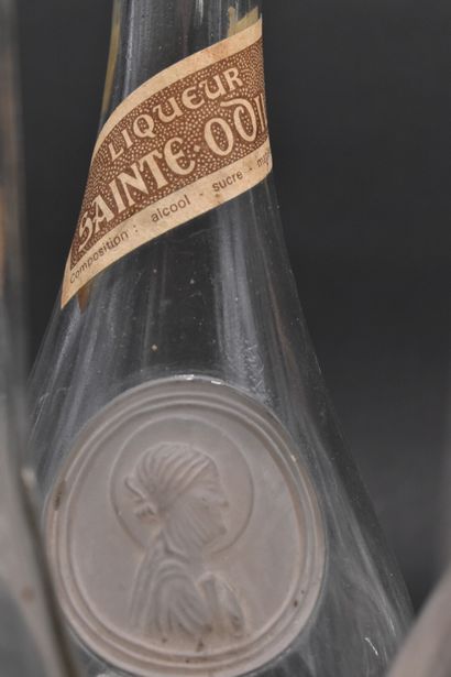null René LALIQUE (1860-1945) " Clos Sainte-Odile ". Suite de treize carafes en verre...