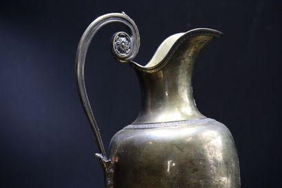 AIGUIERE ET SON BASSIN Ewer and its basin in vermeil, old man's mark, handle with...