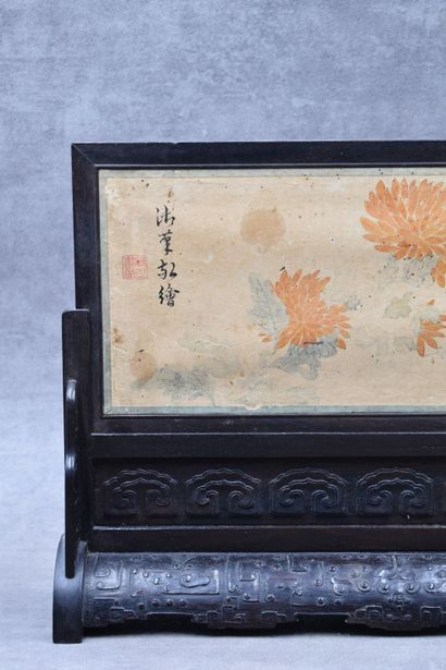 CHINE CHINA. Carved wooden scholar's screen enclosing a painting on paper. Size :...