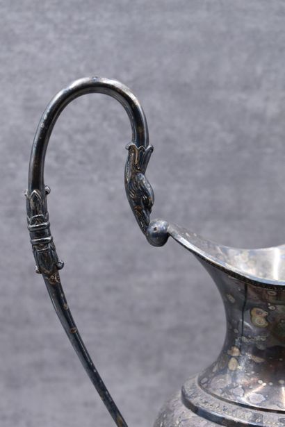 Aiguière en métal argenté Silver plated ewer, swan-shaped handle, pedestal. Height...