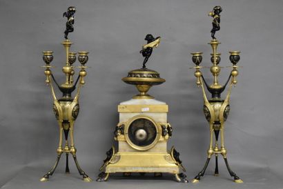 Henri PICARD (1840-1890), bronzier Henri PICARD (1840-1890), bronzier. Garniture...