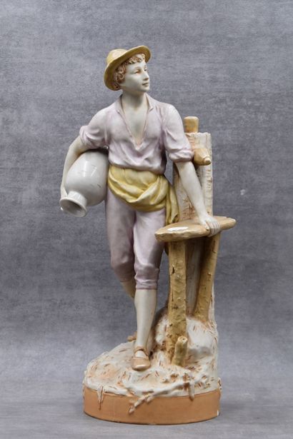 ROYAL DUX ROYAL DUX. Jeune garçon à la fontaine en porcelaine polychrome. Marqué...