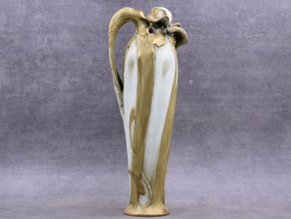 TURN TEPLITZ Turn TEPLITZ. Vase Amphora tronconique en céramique à décor en haut...