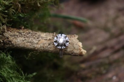 null Bague platine solitaire diamant. Diamant taille ancienne 0.60 ct environ estimé...