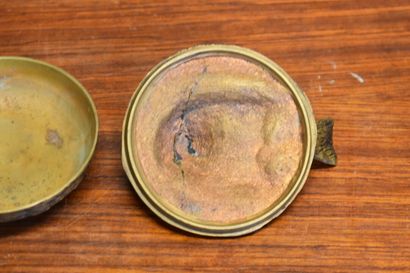 null Jean RABIANT (XIX-XX) (d'après), Boîte couverte en bronze à patine dorée, couvercle...