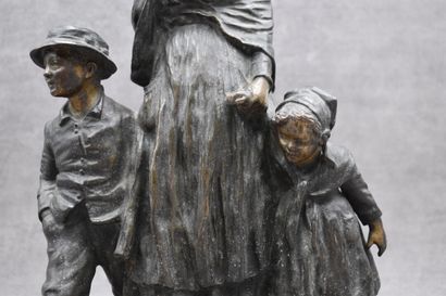 null Joseph d'Aste (1881-1945). Mère et ses enfants, bronze à patine brune signé...