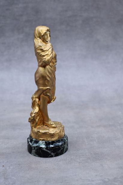 null Jean GARNIER (1853-c.1910) . Frileuse, bronze à patine dorée, visage en ivoire...