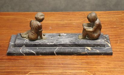 null Henri PAYEN (1894-1933). Le jeu, groupe en bronze sur socle en marbre. Signé...