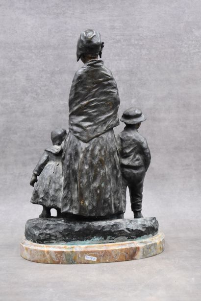 null Joseph d'Aste (1881-1945). Mère et ses enfants, bronze à patine brune signé...