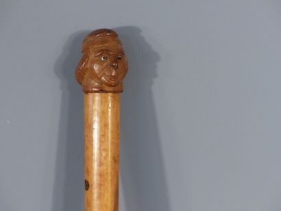 Canne en bois Canne en bois naturel à prise sculptée en forme de tête de meunier,...