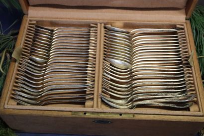 null Ménagère 89 pièces en métal argenté comprenant 12 fourchettes et cuillers de...