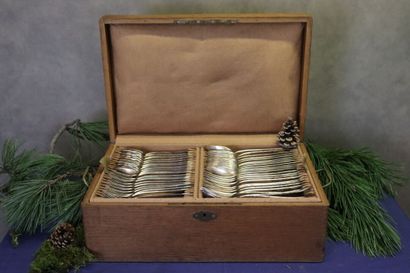 null Ménagère 89 pièces en métal argenté comprenant 12 fourchettes et cuillers de...