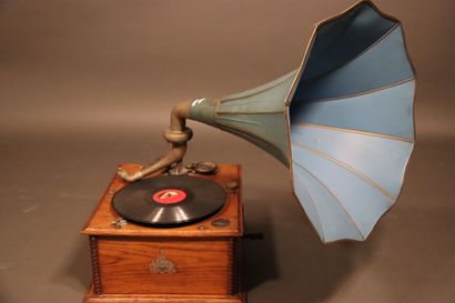 Gramophone, base en bois, tête de lecture...