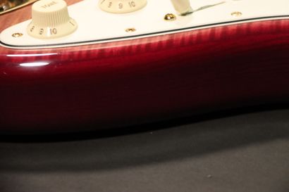 null GUITARE, FENDER, N°: CN 04682. Stratocaster. Custom Shop, 100 exemplaires, édition...
