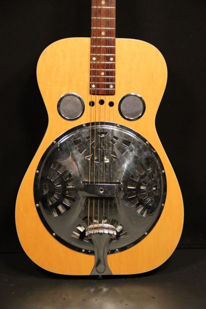 null Guitare DOBRO WOODY 1980, N° : 8 1492 4D. Année 1984. pre-achat GIBSON



Expert...