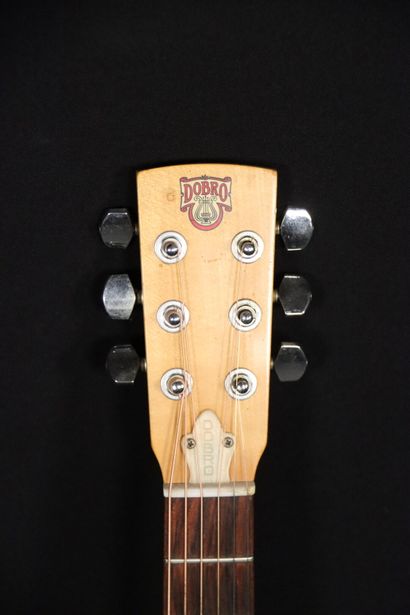 null Guitare DOBRO STEEL. N °: 8 10210B. 1980. Etui d'origine?



Expert : Kevin...