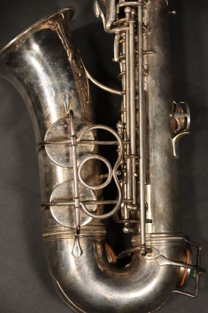 null COUESNON et Cie, PARIS. Monopole Conservatoire. N° 4435. Saxophone Alto en laiton...