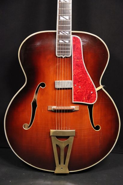 null Guitare GIBSON SUPER 400. N°: A-1462. Année 1947. Micro rajouté. Mécaniques...