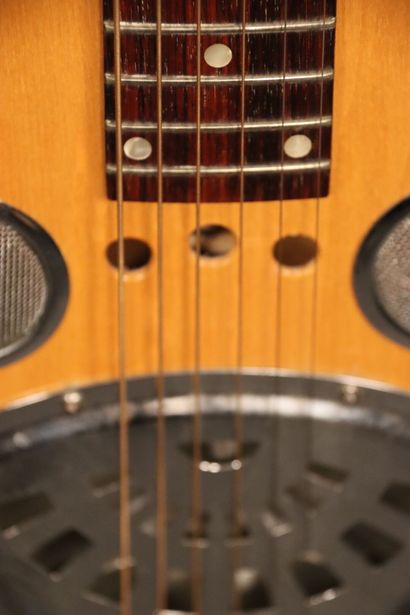 null Guitare DOBRO WOODY 1980, N° : 8 1492 4D. Année 1984. pre-achat GIBSON



Expert...