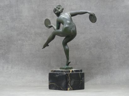 null Alexandre Joseph DERENNE (XIX-XX), Danseuse aux disque, métal à patine verte....