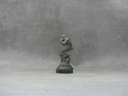 MADY MADY. Mascote en bronze patiné sur une base en marbre. Hauteur : 16 cm