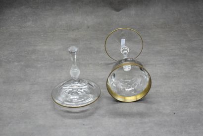 null Dans le goût de Saint Louis. Une carafe (30cm) et un drageoire (31cm) en cristal...