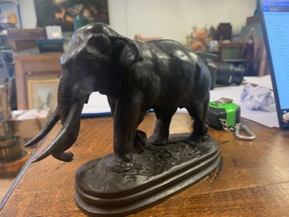 BARYE D'après Antoine Louis BARYE (1796-1875) Eléphant d'Asie, épreuve en bronze...