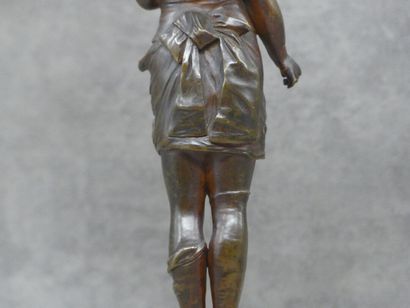 LALOUETTE Auguste Louis LALOUETTE (1826-1883) Femme à l'éventail, bronze à patine...