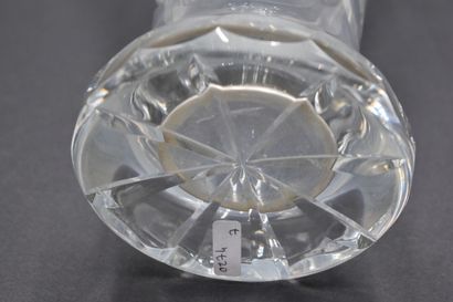 Vase en cristal Dans le goût de Saint Louis. Vase en cristal. Hauteur : 30,5 cm.