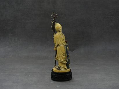 null CHINE. Sage, sujet en ivoire sculpté polychromé. Circa 1900. Hauteur : 26 c...