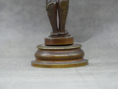 LALOUETTE Auguste Louis LALOUETTE (1826-1883) Femme à l'éventail, bronze à patine...