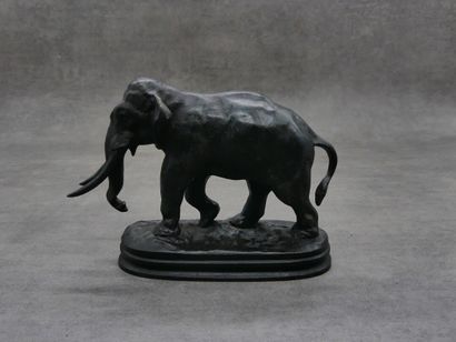 BARYE D'après Antoine Louis BARYE (1796-1875) Eléphant d'Asie, épreuve en bronze...