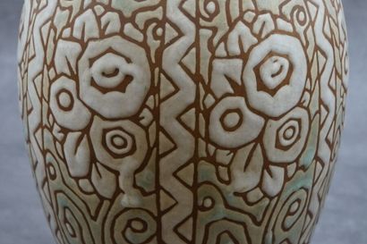 Charles CATTEAU (1880-1966), Vase en grès Charles CATTEAU (1880-1966) à la Manufacture...