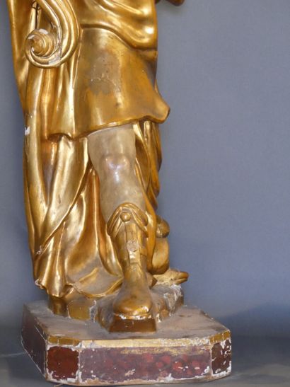 Paire d'anges Paire d'anges en bois mouluré, sculpté et doré. Italie fin XVIIème...