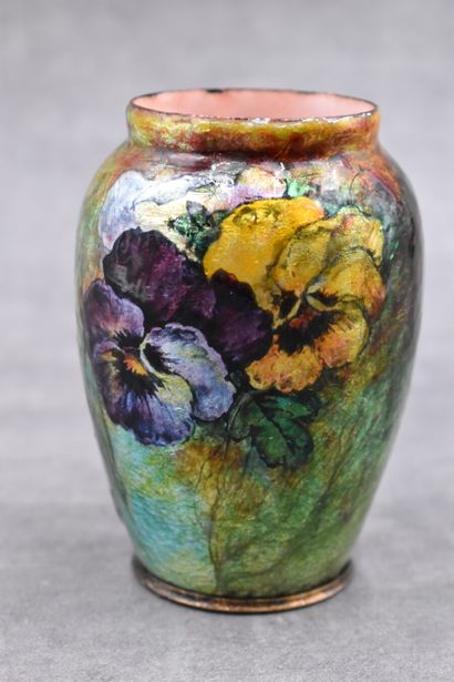 Camille FAURE (1874-1956), Vase. Camille FAURE (1874-1956), Vase métal à décor émaillé...