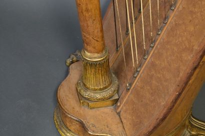 PLEYEL. Grande Harpe. PLEYEL, WOLFF, LYON & Cie. Grande Harpe en bois et stuc doré...