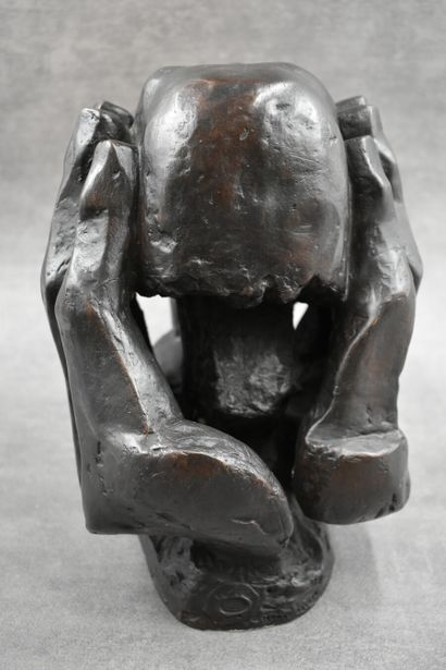 Etienne MARTIN (1913 -1995), Bronze. Etienne MARTIN (1913 -1995). Tête aux mains....