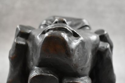 Etienne MARTIN (1913 -1995), Bronze. Etienne MARTIN (1913 -1995). Tête aux mains....