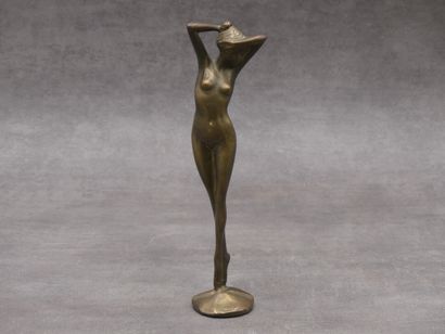 null Sculpture en bronze, représentant une femme nue. Signé au socle Guido MARIANI...