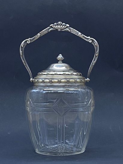 null Pot couvert en verre garvé et métal argenté. Hauteur : 20 cm. 



ATTENTION...