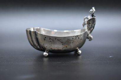 Coupelle ou Baguier Coupelle ou Baguier, en métal argenté au décor de femme au cygne....