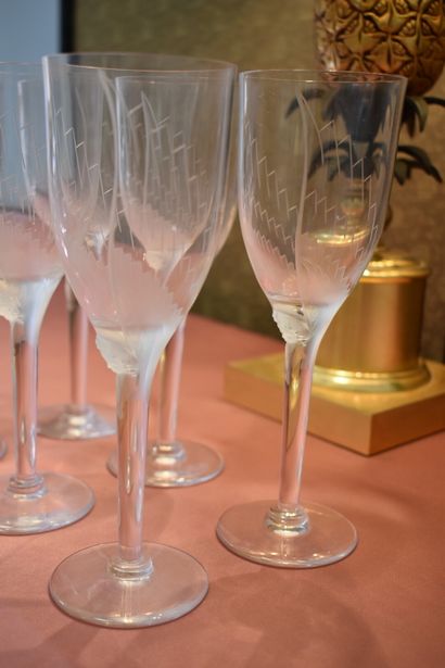 null LALIQUE. Modèle "Ange au sourire". Ensemble de six flûtes à champagne en cristal...