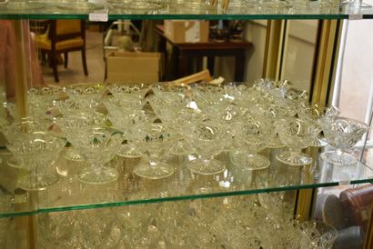 null BACCARAT. Service en cristal taillé comprenant: 10 verres à eau (h: 11.2cm),...