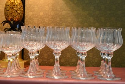 null DAUM FRANCE. Service de verres en cristal comprenant: 12 verres à eau (h:16cm),...