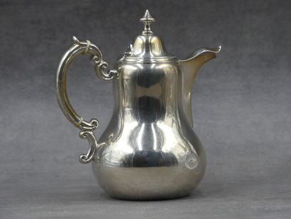 null DAUBREE à NANCY, Cafetière en argent, poinçon Minerve 1860. Hauteur 15 cm ....