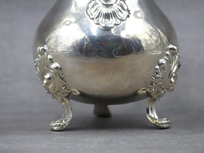 null Cafetière égoïste en argent, Paris 1850, elle repose sur trois pieds à enroulement...