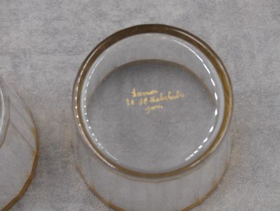 null DAMON, Paire de timbales en cristal à bordures dorées . Diamètre : 10 cm .